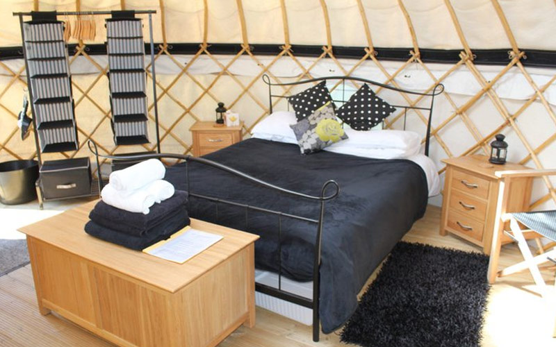 luxury-cornish-yurts-4