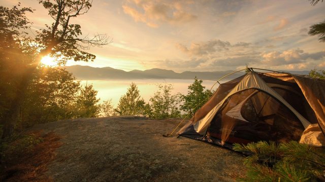 4 Reasons to Take a Cotton Bag on Your Next Camping Trip